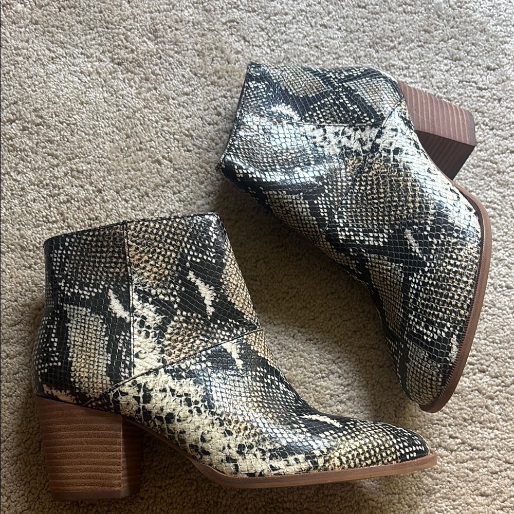 NEW Madewell Rosie snake print ankle boots 8.5